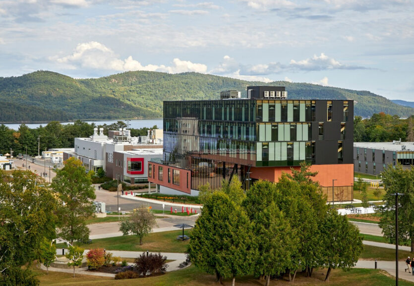 canadiannuclearlab_scnccollabctr_2011_lg