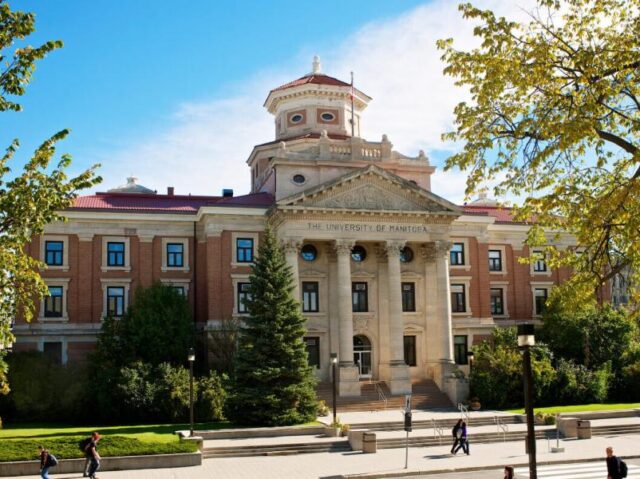 about-university-manitoba-administration-building-04